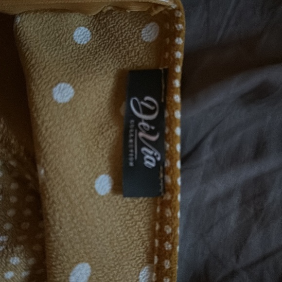 Beautiful yellow and white dress from DeVia Collection, size is medium - Picture 4 of 7